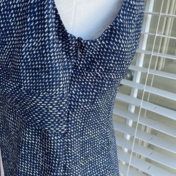 LOFT Sleeveless Blouse - Picture 3 of 4